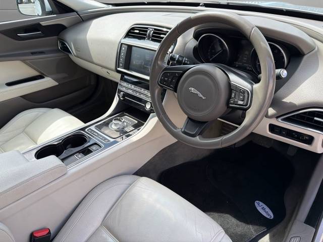 2016 Jaguar XE 2.0 Prestige 4dr Auto