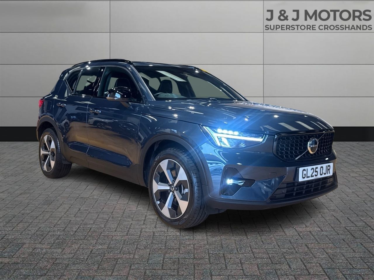 2025 Volvo XC40